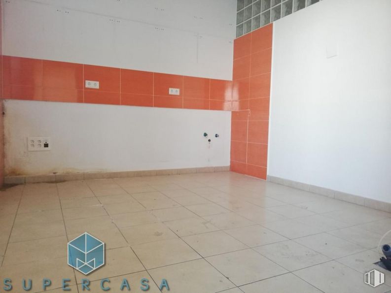 Local en venta en Avenida Madrid, La Puebla de Montalbán, Toledo, 45516 con madera, pavimento, piso, accesorio, material compuesto, edificio, techo, pasillo, hormigón y yeso alrededor