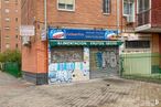 Retail for rent at Calle Guadalcázar, 2, Puente de Vallecas, Madrid, 28053 with building, window, property, fixture, road surface, brickwork, brick, font, road and facade around