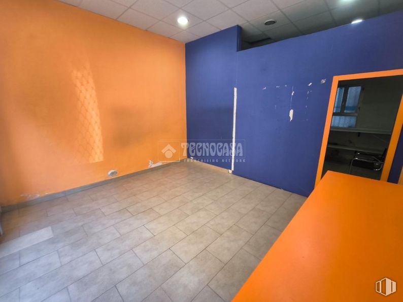 Local en venta en Calle Princesa, Alcorcón, Madrid, 28921 con edificio, puerta, suelo, madera, suelos, casa, hall, madera dura, accesorio y espacio alrededor