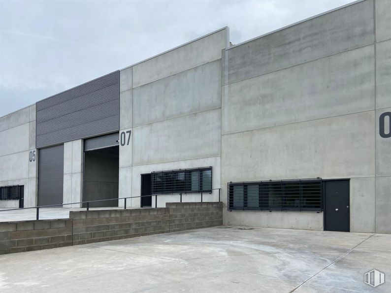 Industrial for rent at Calle Diego Martín, 9, Villalbilla, Madrid, 28810 with wall, architecture, composite material, concrete, grey, commercial building, engineering, building material, headquarters and design around