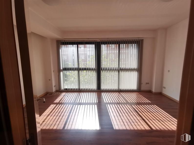 Oficina en venta en Calle Cronos, 20, San Blas - Canillejas, Madrid, 28037 con edificio, ventana, accesorio, madera, sombra, persiana de la ventana, casa, puerta, suelo y suelos alrededor