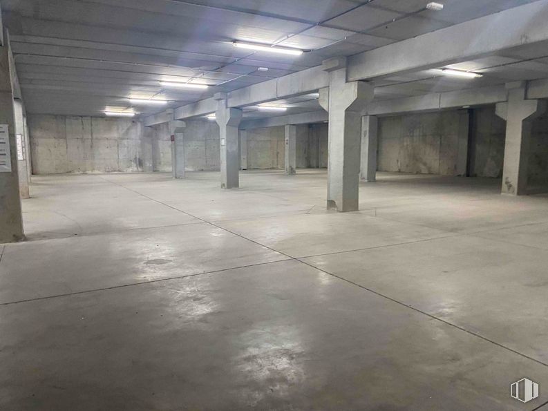 Industrial for sale & for rent at Calle Francisco Alonso, 3  DUPLICADO, Alcalá de Henares, Madrid, 28806 with floor, flooring, fixture, hall, composite material, parking, city, ceiling, concrete and space around