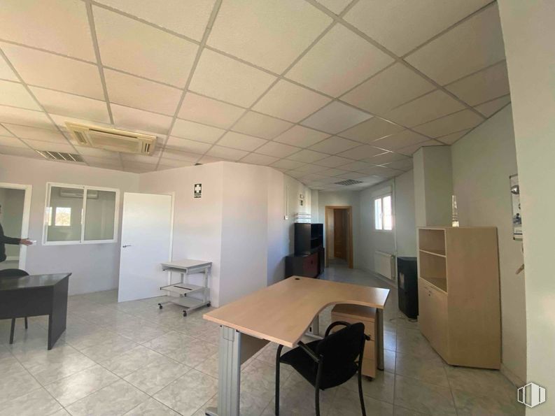 Industrial for rent at Zona Tres Cantos, Tres Cantos, Madrid, 28760 with window, desk, chair, person, table, flooring, interior design, ceiling, floor and furniture around