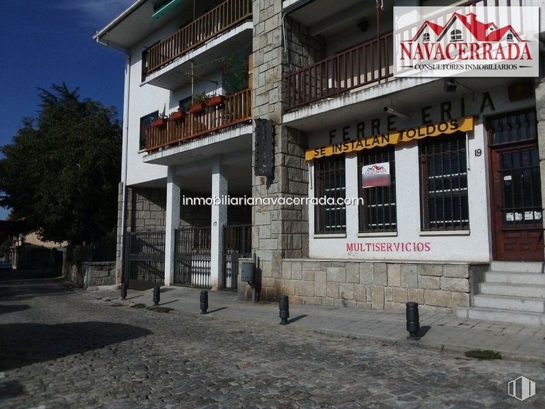 Local en alquiler en Calle Iglesia, Navacerrada, Madrid, 28491 con ventana, edificio, propiedad, cielo, puerta, fachada, bienes raíces, ciudad, árbol y casa alrededor