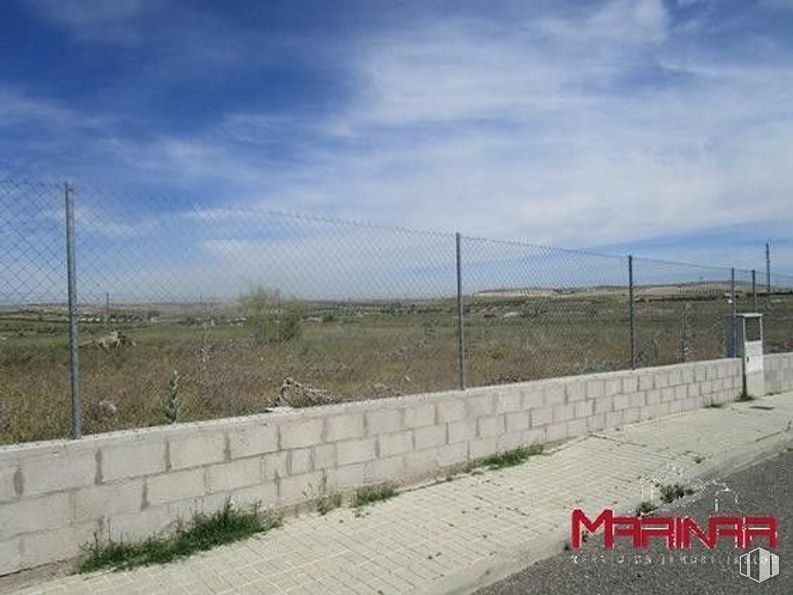 Suelo en venta en Zona Los Robles, Seseña, Toledo, 45223 con nube, cielo, planta, lote de terreno, valla, alambrada, superficie de la carretera, paisaje, asfalto y electricidad alrededor