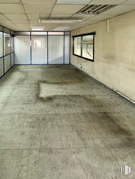 Nave en alquiler en Carretera Moraleja de Enmedio, Fuenlabrada, Madrid, 28944 con ventana, hall, madera, accesorio, edificio, suelos, suelo, sombra, techo y hormigón alrededor