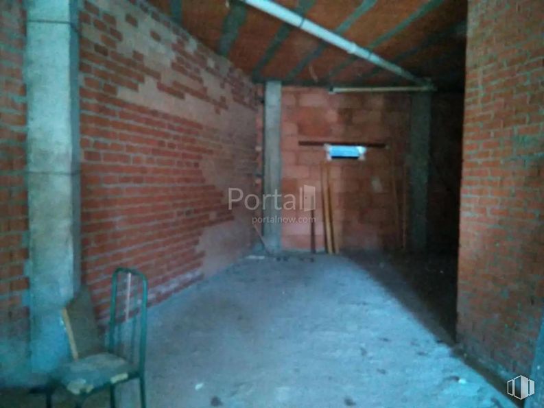 Retail for sale at Carretera Coruña - San Rafael, El Espinar, Segovia, 40410 with chair, brick, brickwork, building material, wood, gas, concrete, composite material, tints and shades and fixture around