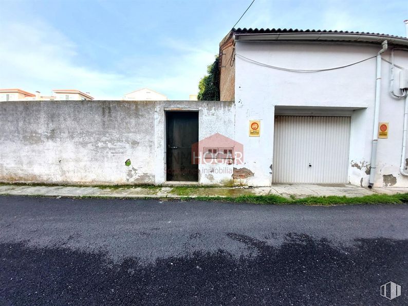 Nave en venta en Zona Centro, Arévalo, Ávila, 05200 con pared, superficie de la carretera, asfalto, carretera, calle, hormigón, asentamiento humano, material compuesto, puerta y pintura alrededor