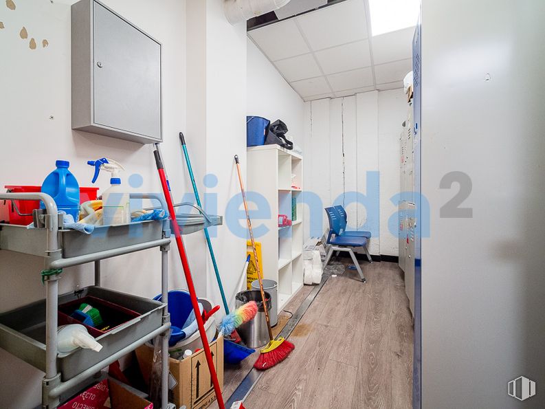 Nave en alquiler en Zona Valdefuentes, Hortaleza, Madrid, 28033 con silla, ebanistería, interiorismo, escalera, suelos, suelo, madera, máquina, ingeniería y edificio alrededor