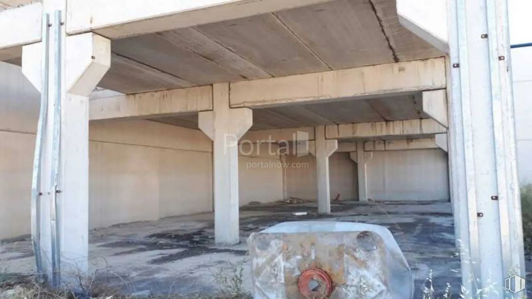 Industrial for sale at Polígono industrial El Viso de San Juan, El Viso de San Juan, Toledo, 45215 with property, wood, composite material, facade, beam, concrete, shade, column, roof and building material around