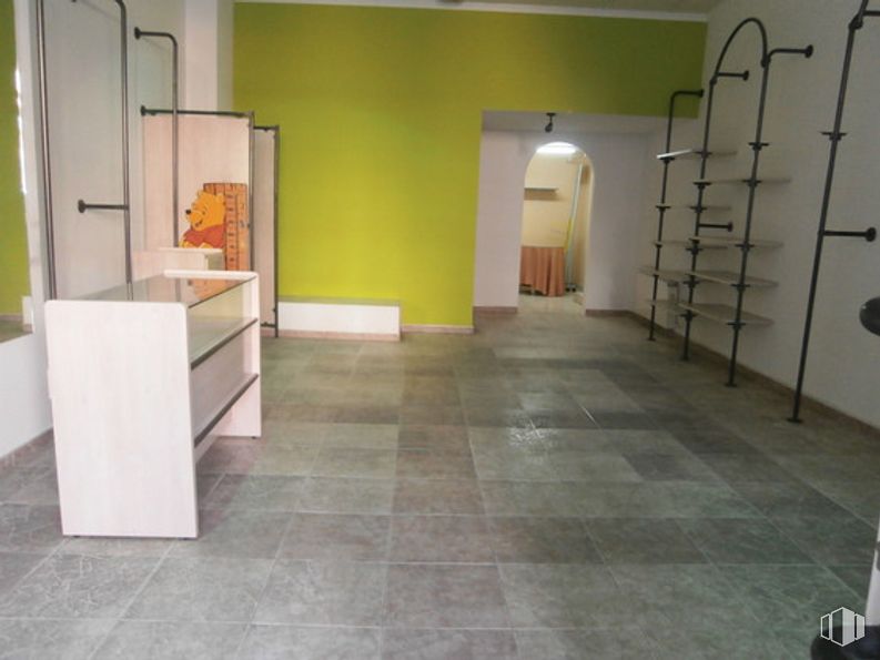 Retail for sale & for rent at Zona Sur, Ávila, 05002 with cabinetry, hall, tile flooring, floor, flooring, fixture, door, wood, ceiling and house around