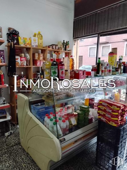 Retail for rent at Zona Villaverde, Villaverde, Madrid, 28021 with retail, shelf, bottle, shelving, convenience store, food, supermarket, plastic, display case and grocery store around