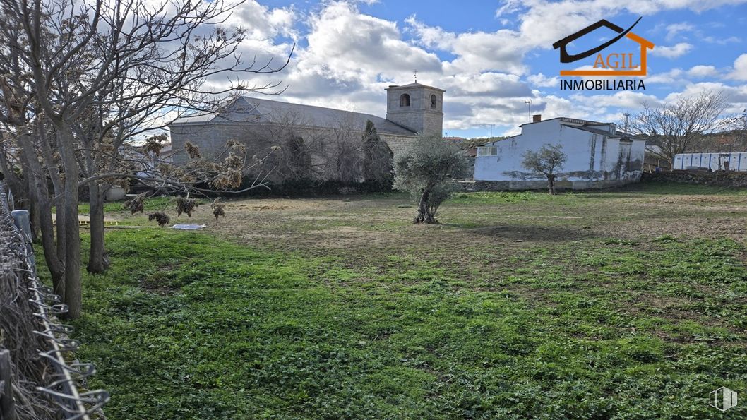 Land for sale at Calle Artistas, Colmenar del Arroyo, Madrid, 28213 with grass, plants, rural area, plain, land lot, village, field, pasture, yard and plantation around