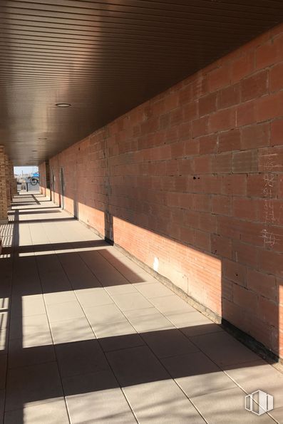 Retail for sale at Calle Tiziano, Seseña, Toledo, 45224 with brick, wood, brickwork, road surface, flooring, floor, building material, line, wall and composite material around