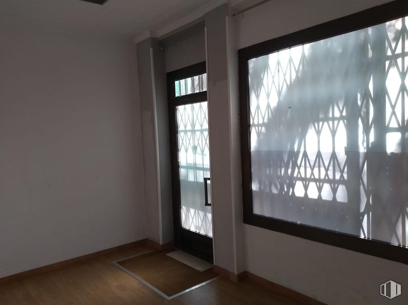 Retail for rent at Calle Alfonso XII, Móstoles, Madrid, 28934 with window, flooring, floor, interior design, glass, ceiling, daylighting, room, transparency and shade around