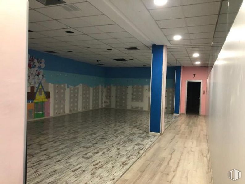 Local en alquiler en Paseo Extremadura, Alcorcón, Madrid, 28921 con espejo, hall, interiorismo, suelos, suelo, pared, madera, techo, madera dura y arte alrededor