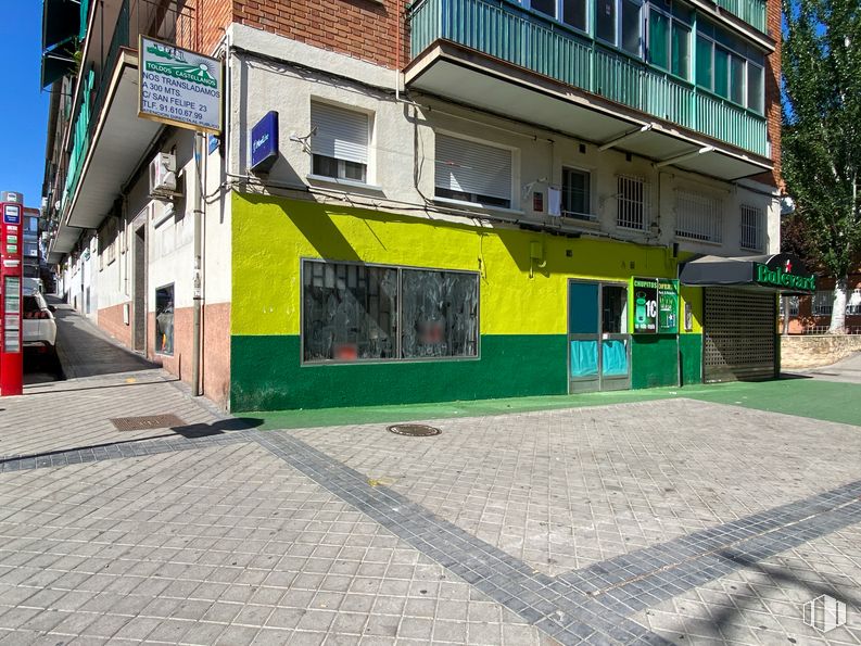 Local en alquiler y venta en Calle Fátima, 24, Leganés, Madrid, 28917 con edificio, ventana, propiedad, asfalto, superficie de carretera, arquitectura, árbol, diseño urbano, pared y acera alrededor