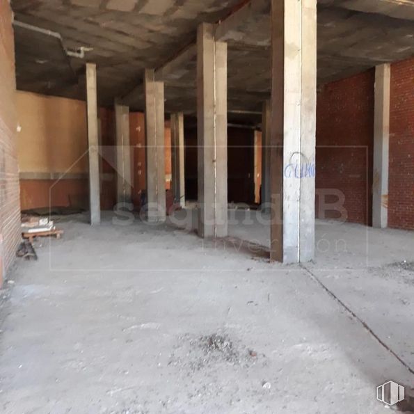 Retail for sale at Calle Arrabal San Lázaro, 11, Ocaña, Toledo, 45300 with wood, floor, flooring, building material, hall, beam, composite material, house, concrete and ceiling around