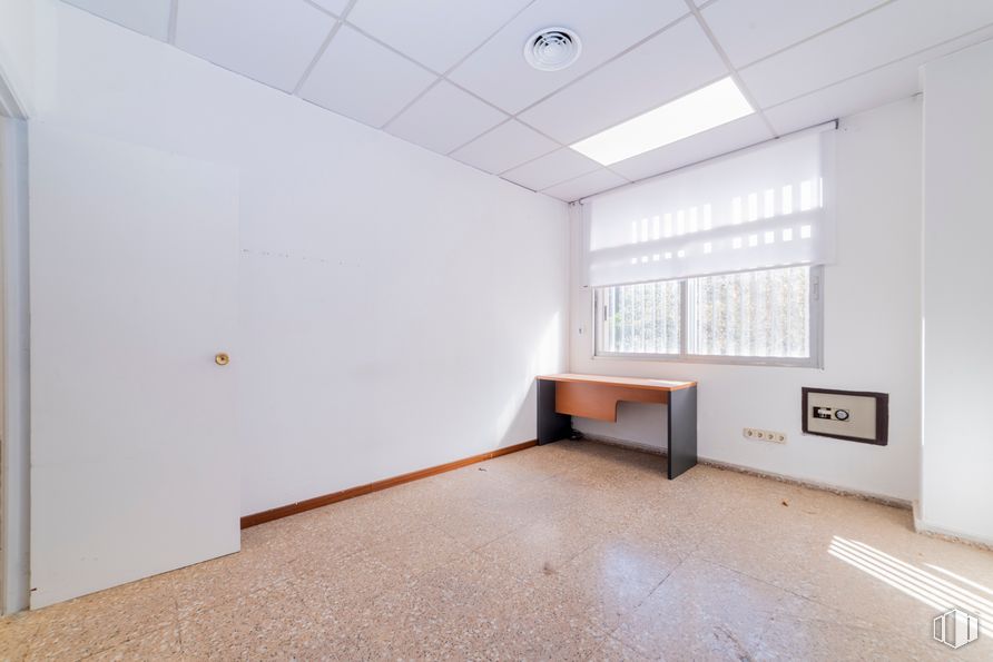 Oficina en alquiler en Calle Luis de Hoyos Sainz, Moratalaz, Madrid, 28030 con mesa, edificio, ventana, madera, accesorio, hall, interiorismo, suelos, suelo y techo alrededor