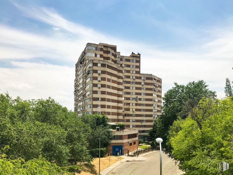 Oficina en alquiler y venta en Calle Federico Salmón, 8, Chamartín, Madrid, 28016 con edificio, nube, cielo, planta, rascacielos, torre, casa, árbol, bloque de torres y vegetación alrededor