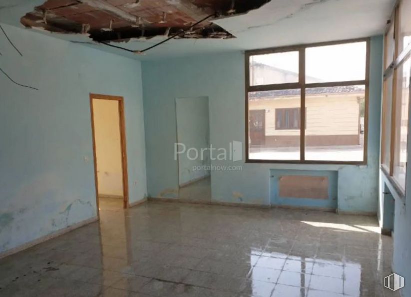 Retail for sale at Calle Nuestra Señora de los Remedios, Turégano, Segovia, 40370 with window, lighting, building, wood, interior design, fixture, tile flooring, floor, flooring and hall around