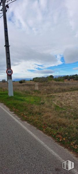 Land for sale at Camino Pajarillas, Móstoles, Madrid, 28935 with plant, sky, road surface, cloud, road, asphalt, overhead power line, thoroughfare, plain and pole around