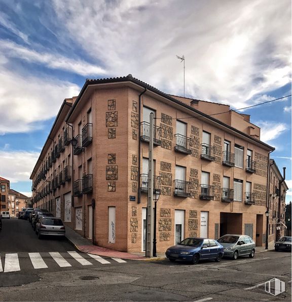 Retail for sale & for rent at Calle Sandro Pertini, 6, Illescas, Toledo, 45200 with car, building, cloud, sky, window, wheel, vehicle, street light, house and tire around