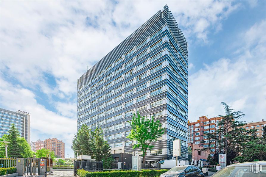 Oficina en alquiler en Edificio Euromor, Avenida Burgos, 16 D, Chamartín, Madrid, 28036 con coche, edificio, nube, cielo, durante el día, propiedad, planta, rascacielos, torre y árbol alrededor