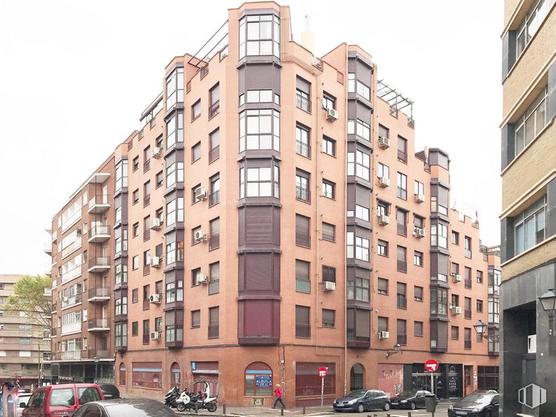 Local en venta en Calle Cardenal Solís, 10, Arganzuela, Madrid, 28012 con edificio, coche, rueda, ventana, cielo, neumático, vehículo, bloque de torre, diseño urbano y condominio alrededor