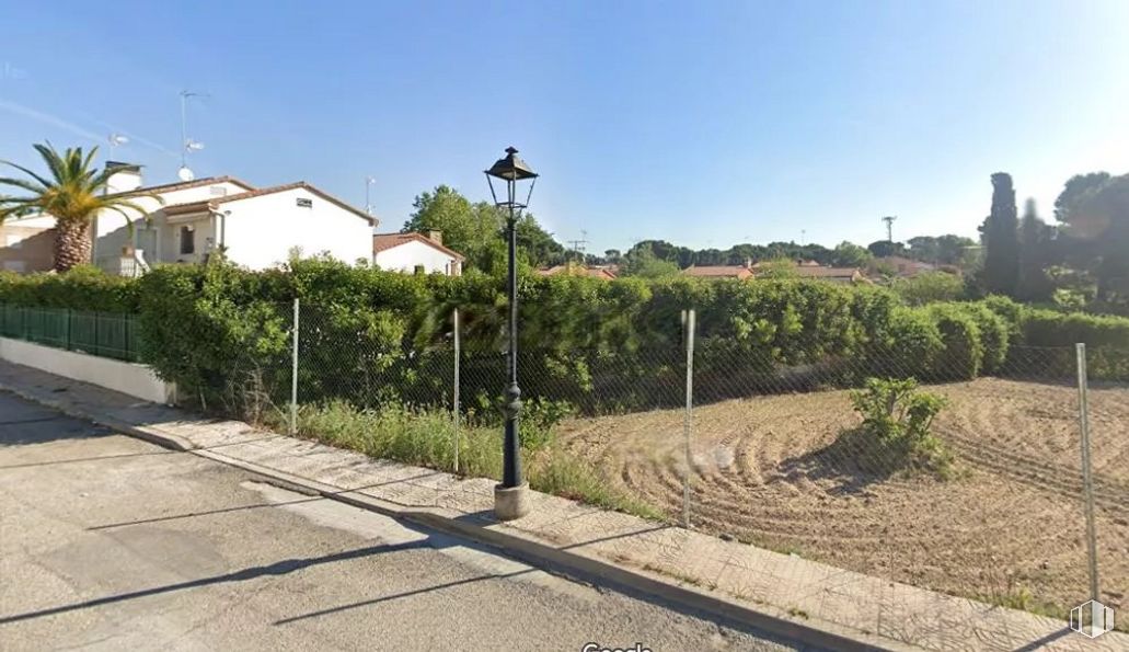 Land for sale at Calle Avellano, 4, El Álamo, Madrid, 28607 with house, sky, plant, street light, road surface, building, land lot, tree, asphalt and urban design around