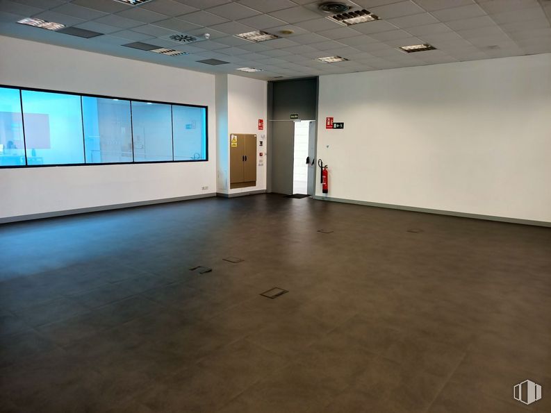 Oficina en alquiler en Avenida Industria, Alcobendas, Madrid, 28108 con edificio, hall, suelos, suelo, accesorio, techo, evento, hormigón, puerta y vidrio alrededor