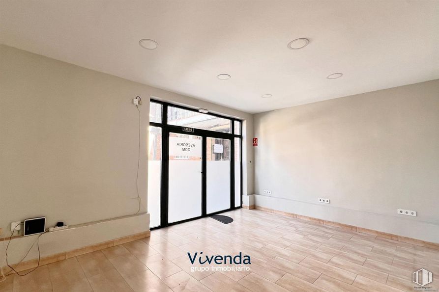 Local en venta en Calle Las Palmas, Móstoles, Madrid, 28937 con puerta, accesorio, madera, suelos, hall, suelo, techo, madera dura, suelo laminado y material de construcción alrededor