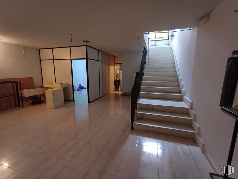 Local en venta en Avenida Comunidad de Madrid, 11, Mejorada del Campo, Madrid, 28840 con madera, accesorio, suelo, suelos, hall, escaleras, puerta, madera dura, edificio y vidrio alrededor