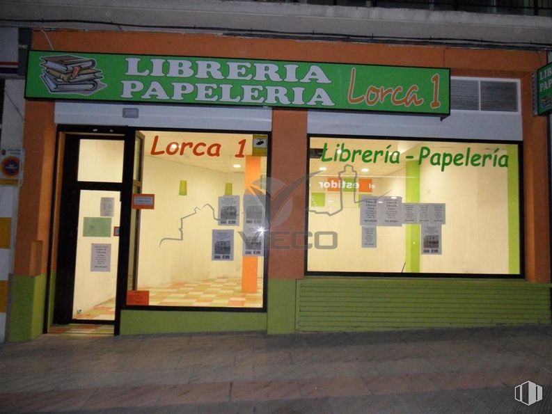 Retail for sale & for rent at Zona Centro, Cuenca, 16004 with fixture, font, facade, building, door, signage, advertising, retail, glass and transport around