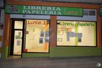 Local en alquiler y venta en Zona Centro, Cuenca, 16004 con accesorio, fuente, fachada, edificio, puerta, señalización, publicidad, venta minorista, vidrio y transporte alrededor