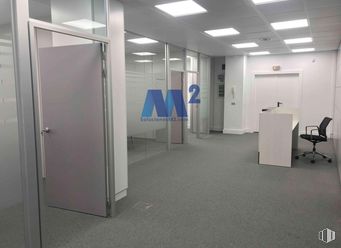 Office for rent at Parque empresarial La Moraleja, Alcobendas, Madrid, 28108 with door, chair, light fixture, lighting, flooring, floor, interior design, ceiling, glass and composite material around