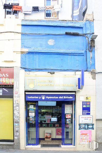 Retail for sale at Zona Centro, Centro, Madrid, 28012 with blue, building, door, fixture, facade, gas, rectangle, electric blue, tints and shades and city around