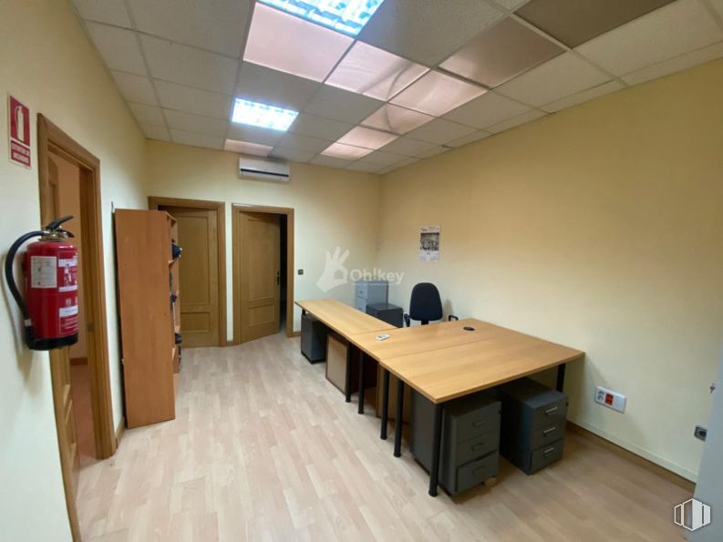 Industrial for sale at Calle Plomo, San Martín de la Vega, Madrid, 28330 with desk, furniture, flooring, interior design, floor, wood, ceiling, office chair, lighting and table around