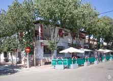 Retail for sale at Calle Grande, 27, Seseña, Toledo, 45223 with building, sky, plant, tree, tent, shade, urban design, woody plant, leisure and house around