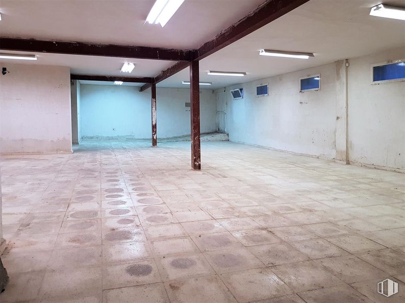 Local en alquiler y venta en Zona Centro, Aranjuez, Madrid, 28300 con interiorismo, hall, suelo, suelos, suelo de baldosas, tintes y matices, techo, material compuesto, accesorio y material de construcción alrededor