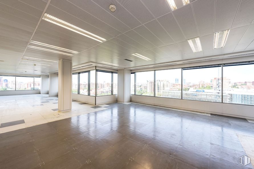 Oficina en alquiler en Paseo Club Deportivo, 1, Pozuelo de Alarcón, Madrid, 28223 con alumbrado, accesorio, hall, edificio, interiorismo, suelos, suelo, ventana, inmobiliario y vidrio alrededor