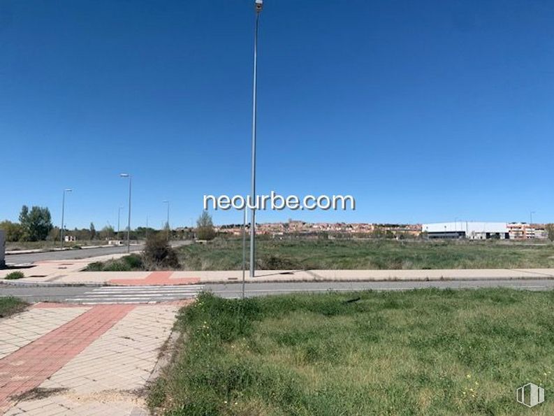 Suelo en venta en Zona Rompidas Viejas, Ávila, 05002 con cielo, planta, árbol, lote de terreno, superficie de la carretera, luz de la calle, asfalto, hierba, paisaje y carretera alrededor