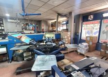 Retail for sale at Zona Sector III, Getafe, Madrid, 28905 with person, plastic and office equipment around