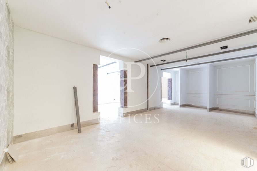 Oficina en alquiler en Zona Centro, Centro, Madrid, 28004 con propiedad, accesorio, suelo, hall, suelos, madera, techo, material de construcción, apartamento y moldeo alrededor