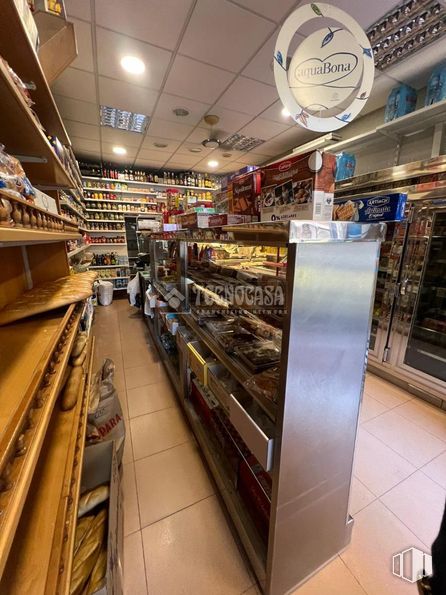 Local en venta en Calle Rojas Zorrilla, Alcalá de Henares, Madrid, 28805 con estante, venta al por menor, cliente, tienda, ir de compras, servicio, estantería, techo, suelos y comercio alrededor