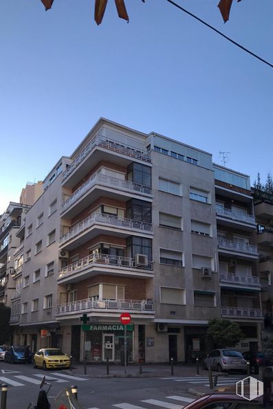 Local en alquiler en Calle Alonso Heredia, Salamanca, Madrid, 28028 con coche, edificio, cielo, propiedad, día, luz, infraestructura, bloque de torre, luz de la calle y ventana alrededor