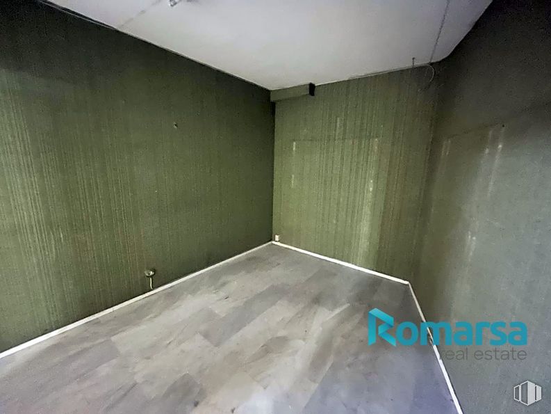 Retail for sale at Calle Arévalo, Ávila, 05001 with building, house, wood, flooring, wall, composite material, paint, fixture, hardwood and ceiling around