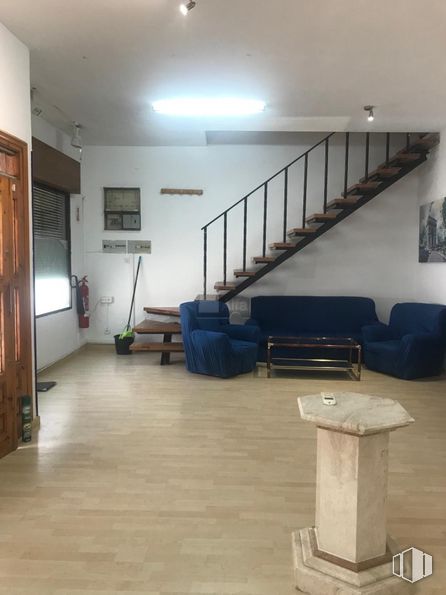 Retail for rent at Zona Centro, Navas del Rey, Madrid, 28695 with chair, couch, light fixture, table, door, property, building, wood, stairs and fixture around