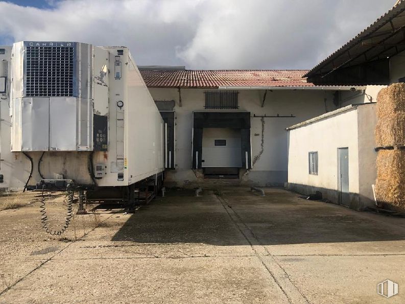 Nave en venta en Travesía San Sebastián, Recas, Toledo, 45211 con cielo, nube, asfalto, superficie de la carretera, rodante, puerta, accesorio, gas, revestimiento y fachada alrededor