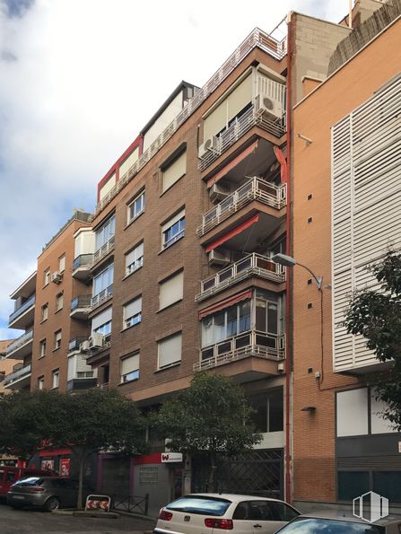 Local en venta en Calle Eugenio Salazar, 42, Chamartín, Madrid, 28002 con coche, vehículo terrestre, edificio, rueda, neumático, cielo, día, propiedad, ventana y nube alrededor